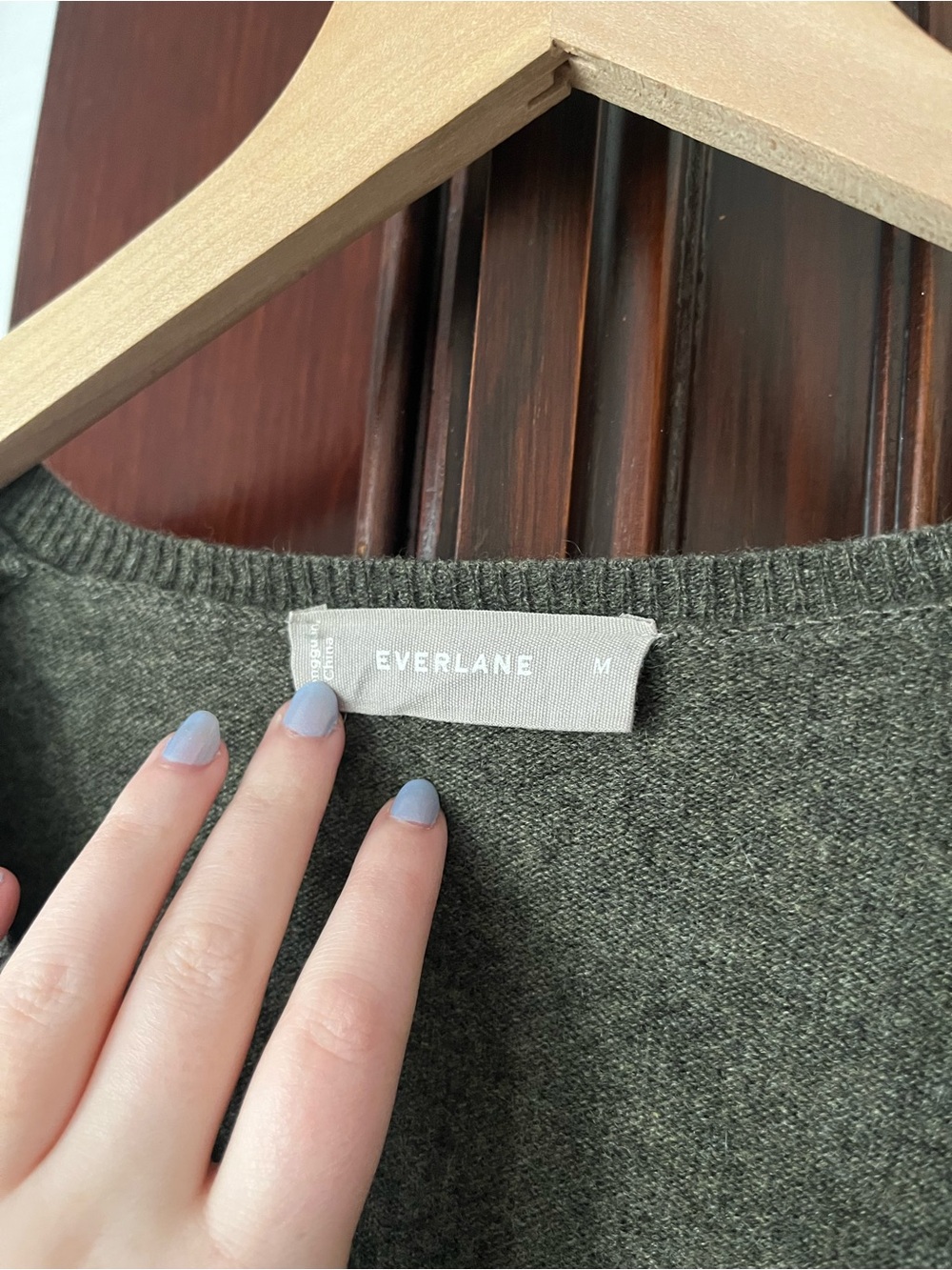 Everlane Women's 100% Cashmere V-Neck Long Sleeve Sweater in Olive Green - Med - Picture 4 of 5